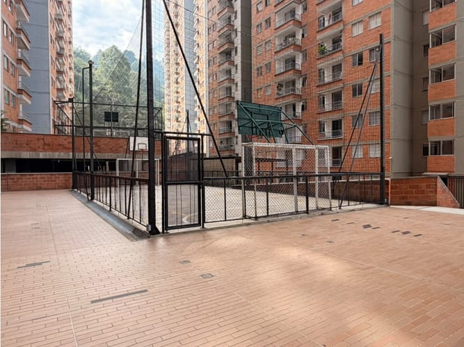 Apartamento de 3 alcobas en venta en San Jose, Sabaneta, 55 m² · foto 19 de 24