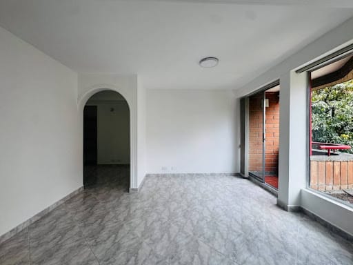 Apartamento de 3 alcobas en arriendo en Altos Del Poblado, Medellín, 77 m² · foto 4 de 24