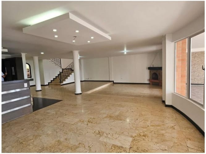Casa de 5 alcobas en venta en El Tesoro, Medellín, 420 m² · foto 2 de 24