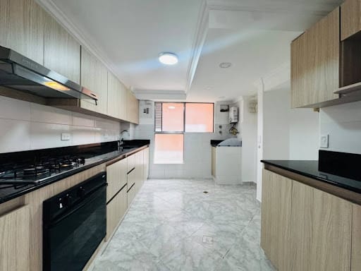 Apartamento de 3 alcobas en arriendo en Altos Del Poblado, Medellín, 77 m² · foto 9 de 24