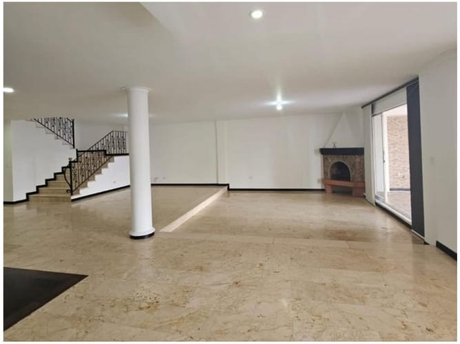 Casa de 5 alcobas en venta en El Tesoro, Medellín, 420 m² · foto 3 de 24