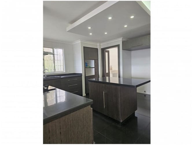 Casa de 5 alcobas en venta en El Tesoro, Medellín, 420 m² · foto 10 de 24
