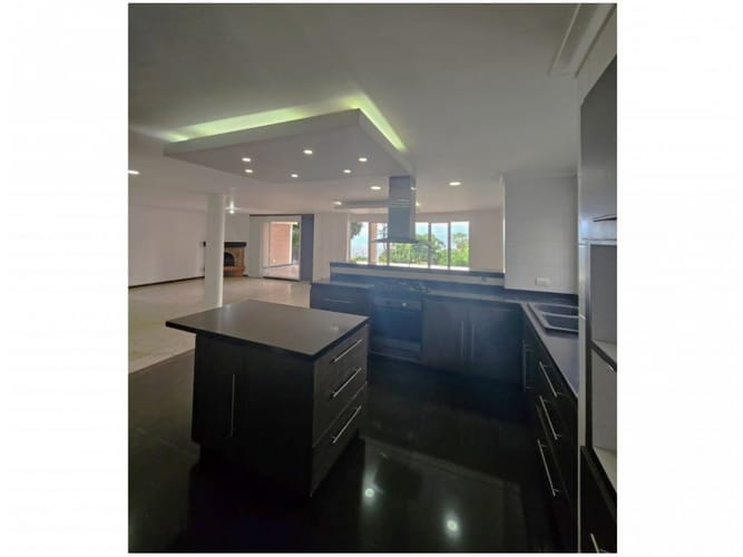 Casa de 5 alcobas en venta en El Tesoro, Medellín, 420 m² · foto 12 de 24