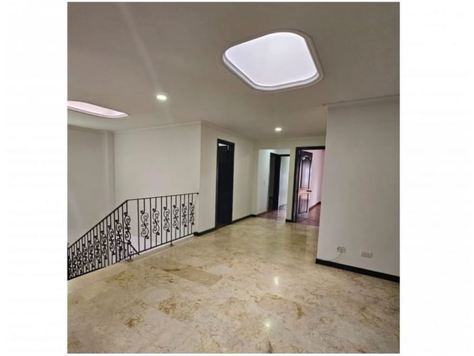 Casa de 5 alcobas en venta en El Tesoro, Medellín, 420 m² · foto 13 de 24