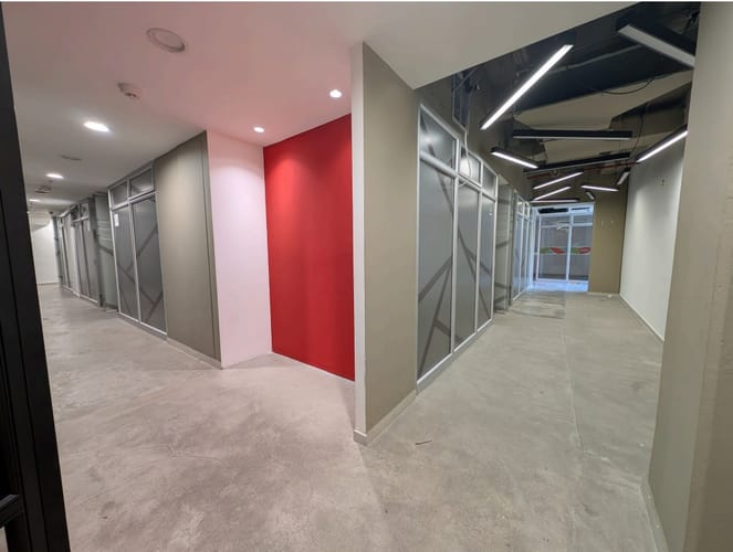 Local en arriendo en El Poblado, Medellín, 503 m² · foto 4 de 7