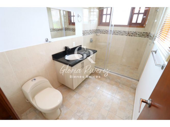 Casa de 5 alcobas en arriendo en Parcelas, Cota, 280 m² · foto 24 de 24
