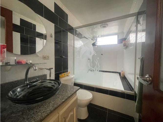 Apartamento de 5 alcobas en venta en Los Naranjos, Sabaneta, 137 m² · foto 9 de 22