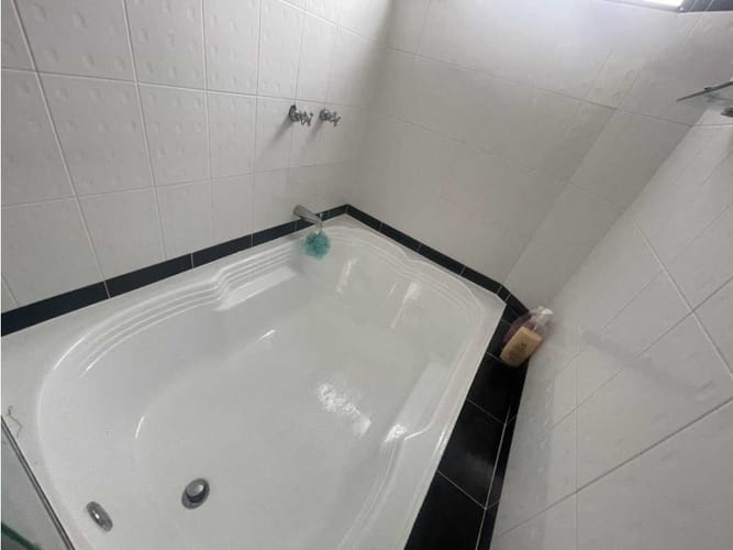 Apartamento de 5 alcobas en venta en Los Naranjos, Sabaneta, 137 m² · foto 13 de 22