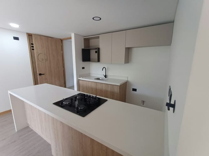 Apartamento de 2 alcobas en arriendo en El Poblado, Medellín, 62 m² · foto 3 de 14