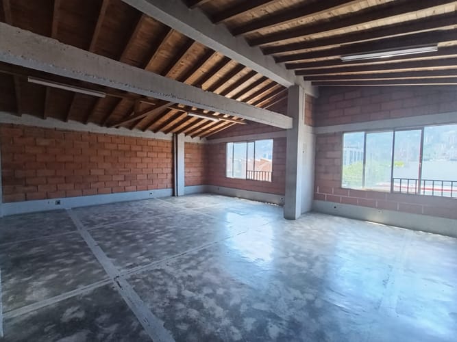 Bodega en arriendo en Cristo Rey, Medellín, 45 m² · foto 3 de 20