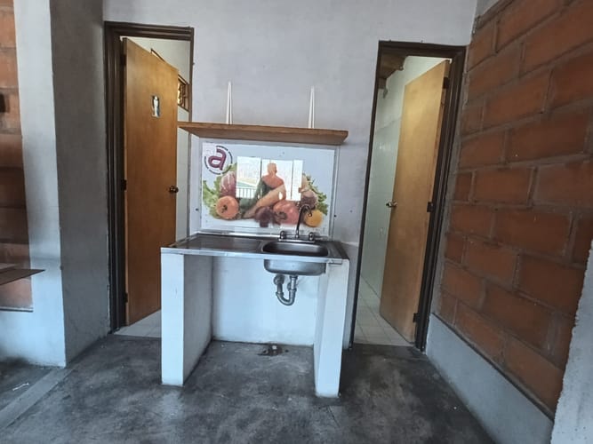 Bodega en arriendo en Cristo Rey, Medellín, 45 m² · foto 6 de 20