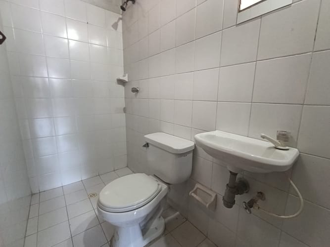 Bodega en arriendo en Cristo Rey, Medellín, 45 m² · foto 7 de 20