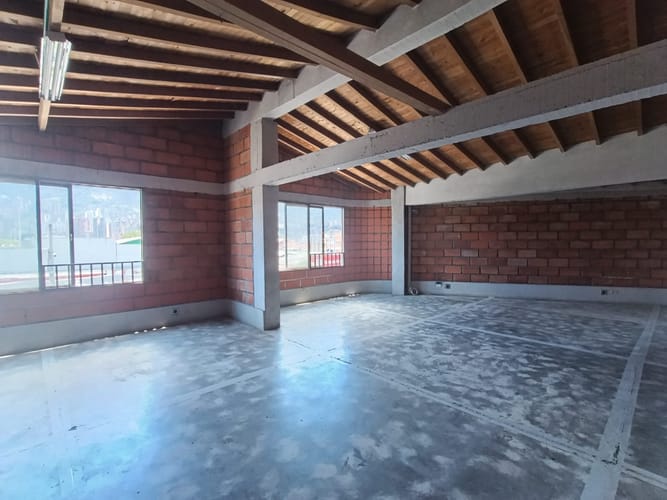 Bodega en arriendo en Cristo Rey, Medellín, 45 m² · foto 8 de 20