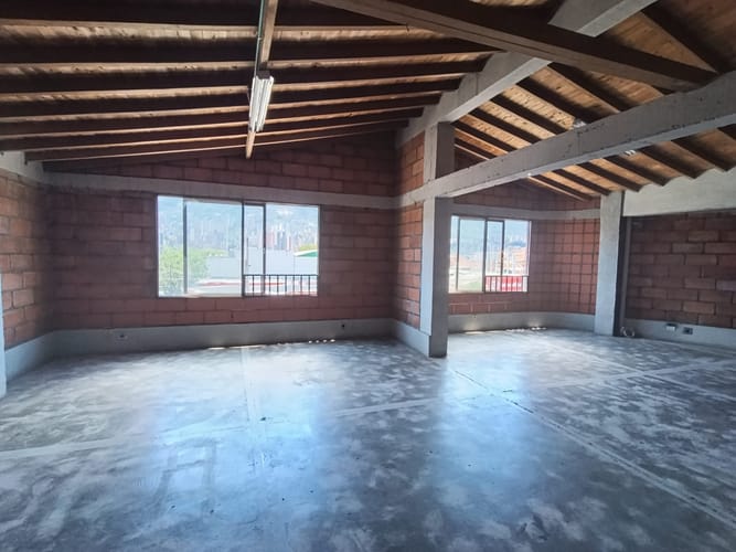 Bodega en arriendo en Cristo Rey, Medellín, 45 m² · foto 9 de 20