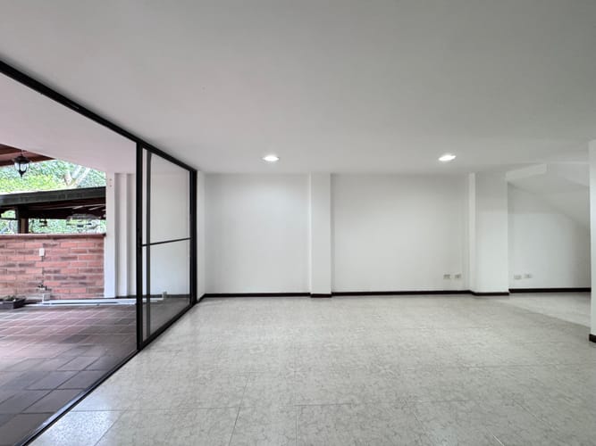 Casa de 4 alcobas en arriendo en Loma Del Escobero, Envigado, 189 m² · foto 5 de 20