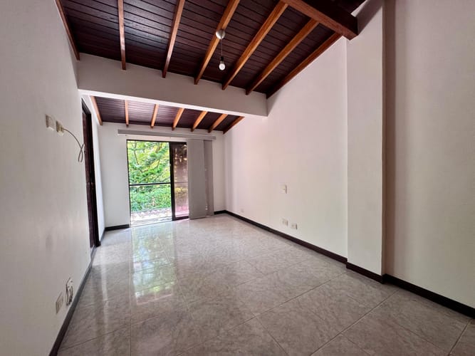 Casa de 4 alcobas en arriendo en Loma Del Escobero, Envigado, 189 m² · foto 11 de 20