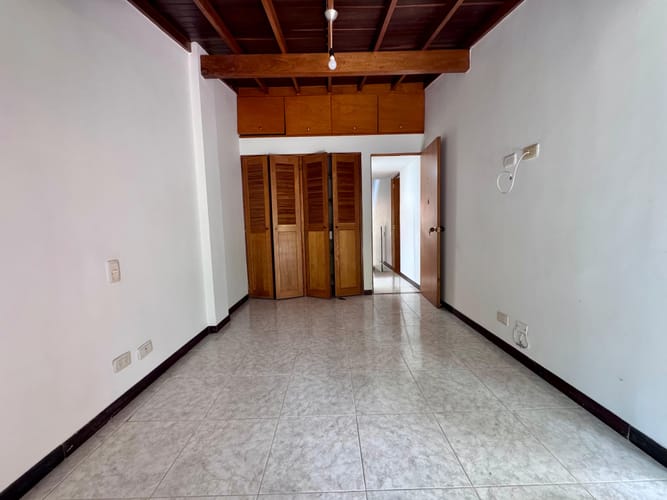 Casa de 4 alcobas en arriendo en Loma Del Escobero, Envigado, 189 m² · foto 12 de 20