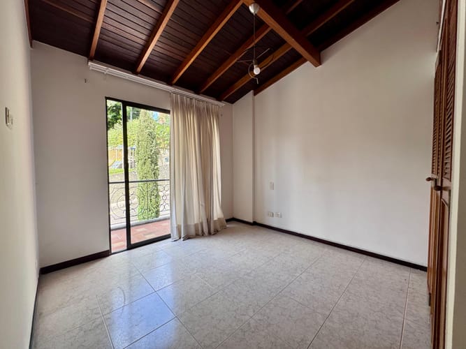 Casa de 4 alcobas en arriendo en Loma Del Escobero, Envigado, 189 m² · foto 19 de 20