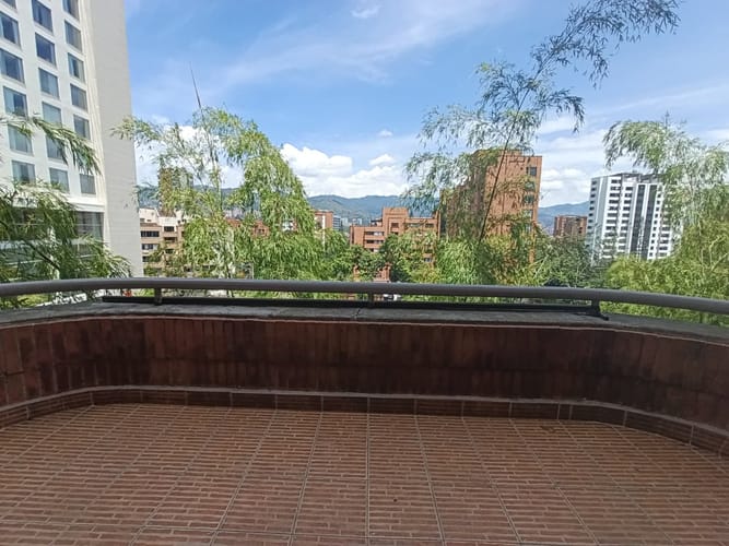 Oficina en arriendo en El Poblado, Medellín, 76 m² · foto 2 de 17