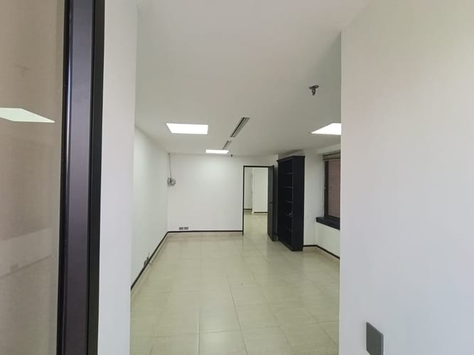 Oficina en arriendo en El Poblado, Medellín, 76 m² · foto 3 de 17