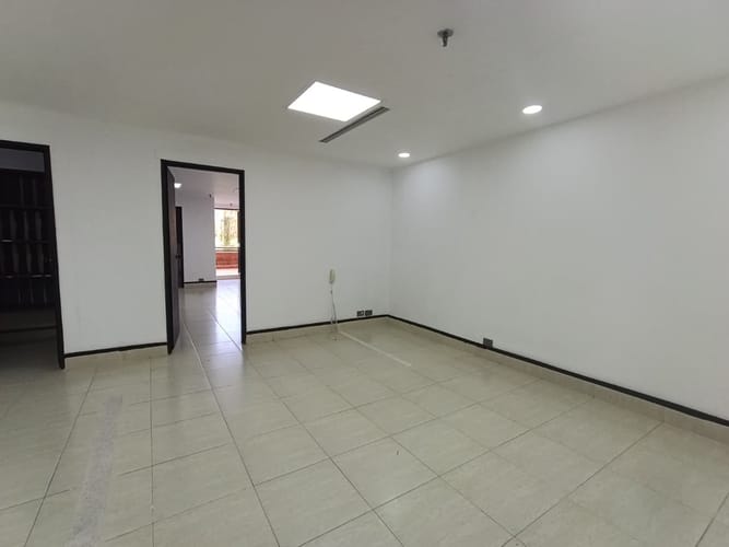Oficina en arriendo en El Poblado, Medellín, 76 m² · foto 6 de 17