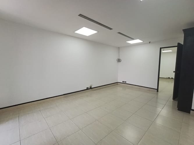 Oficina en arriendo en El Poblado, Medellín, 76 m² · foto 7 de 17