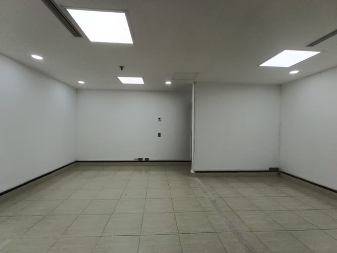 Oficina en arriendo en El Poblado, Medellín, 76 m² · foto 10 de 17
