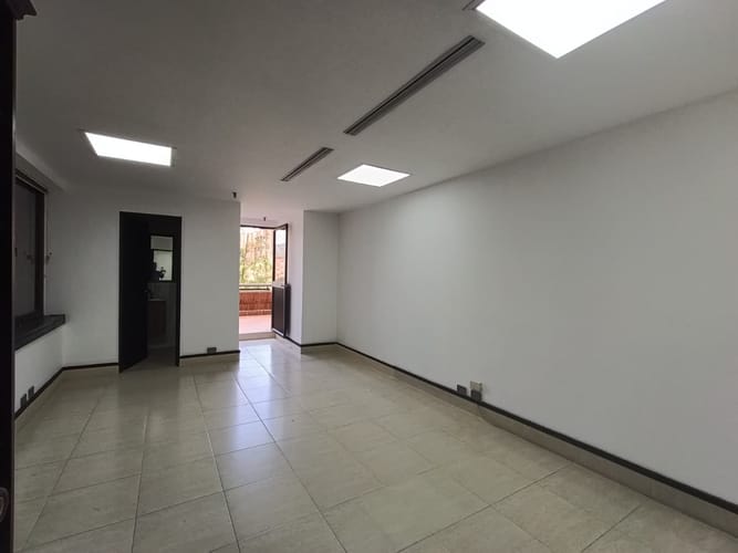 Oficina en arriendo en El Poblado, Medellín, 76 m² · foto 11 de 17