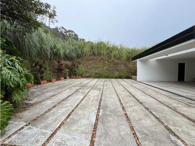 Casa de 3 alcobas en venta en Santa Catalina, Medellín, 450 m² · foto 2 de 24