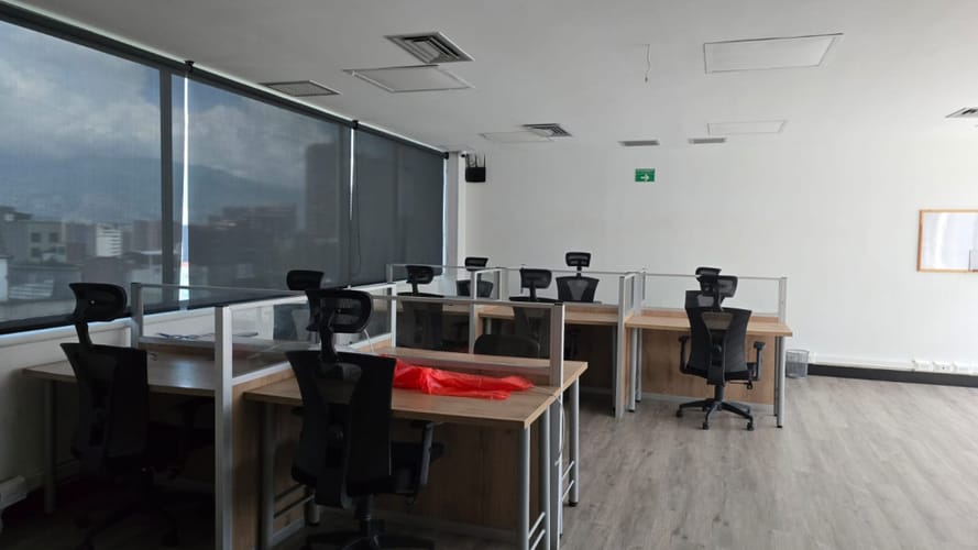 Oficina en arriendo en El Poblado, Medellín, 170 m² · foto 2 de 16