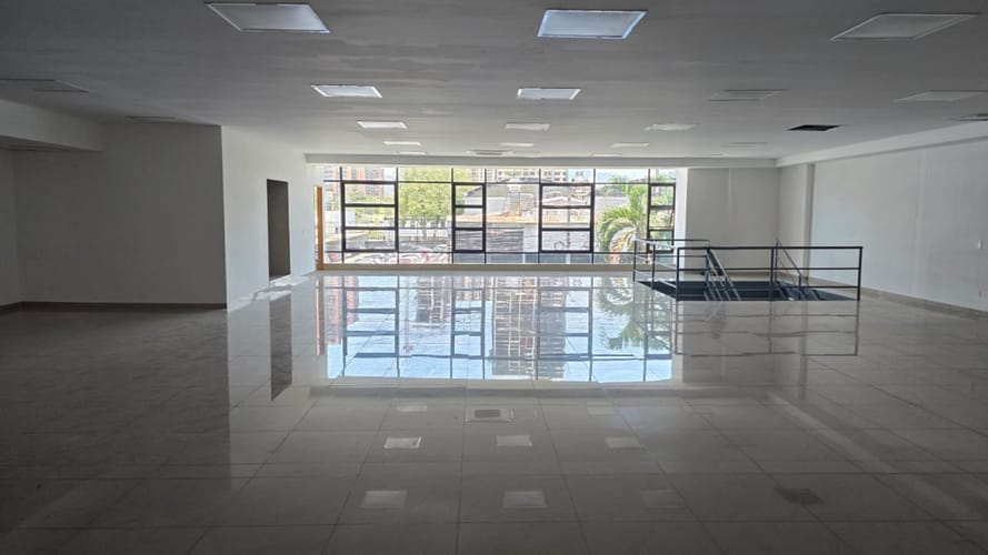 Oficina en arriendo en El Poblado, Medellín, 273 m² · foto 2 de 13