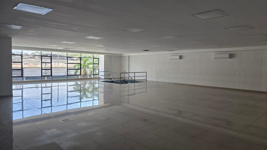 Oficina en arriendo en El Poblado, Medellín, 273 m² · foto 3 de 13