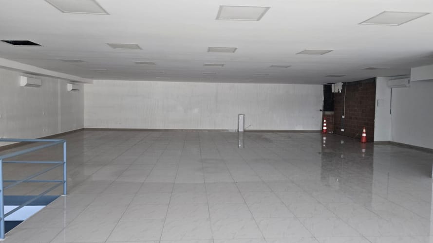 Oficina en arriendo en El Poblado, Medellín, 273 m² · foto 5 de 13