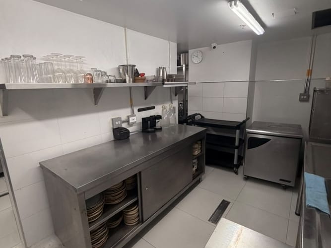 Local en arriendo en El Poblado, Medellín, 115 m² · foto 12 de 17