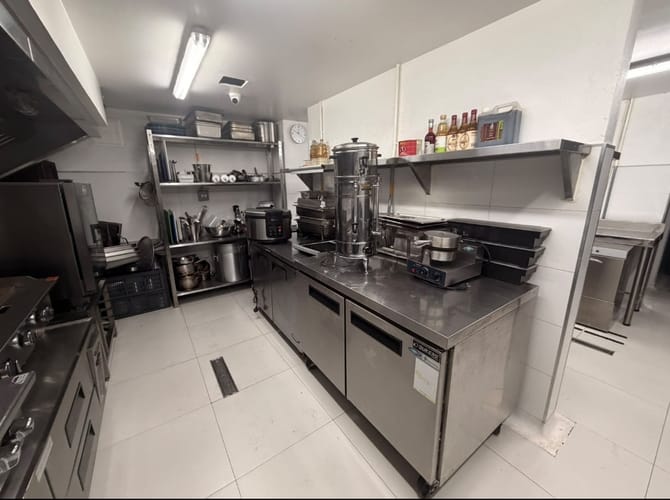 Local en arriendo en El Poblado, Medellín, 115 m² · foto 14 de 17