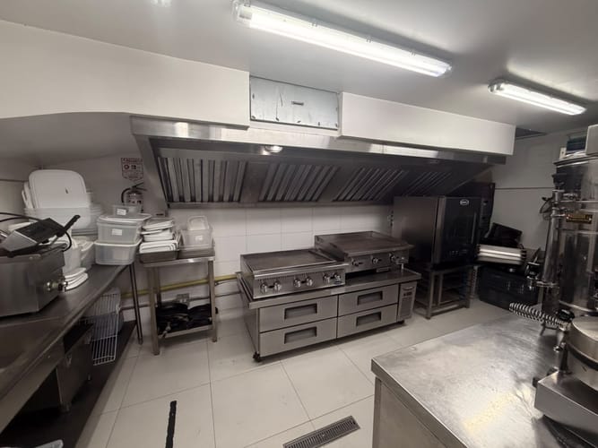 Local en arriendo en El Poblado, Medellín, 115 m² · foto 15 de 17