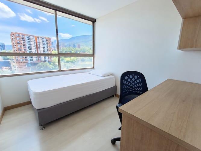 Apartamento de 2 alcobas en arriendo en Loma Del Esmeraldal, Envigado, 86 m² · foto 3 de 15