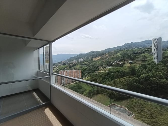 Apartamento de 3 alcobas en arriendo en Las Lomitas, Sabaneta, 92 m² · foto 4 de 20