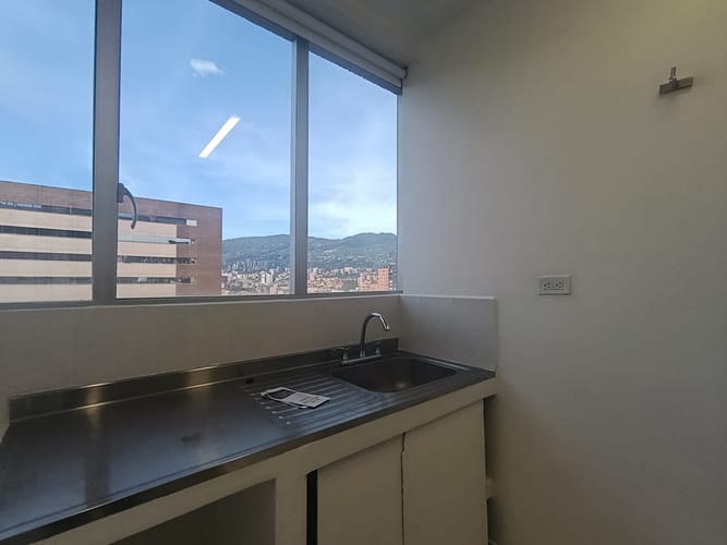 Consultorio en arriendo en Mayorca, Sabaneta, 30 m² · foto 2 de 11