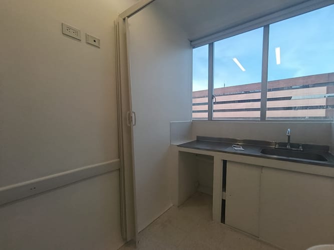 Consultorio en arriendo en Mayorca, Sabaneta, 30 m² · foto 3 de 11