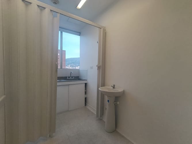 Consultorio en arriendo en Mayorca, Sabaneta, 30 m² · foto 8 de 11