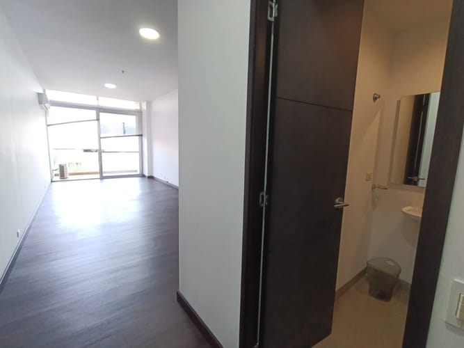 Oficina en arriendo en La Candelaria, Medellín, 35 m² · foto 2 de 11