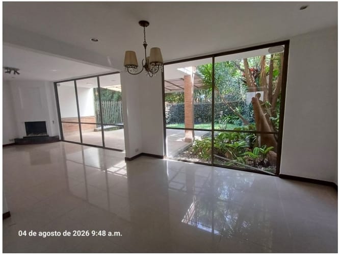 Casa de 4 alcobas en venta en Loma Del Chocho, Envigado, 218 m² · foto 3 de 24