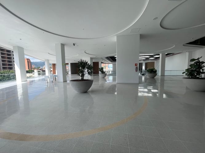 Local en arriendo en Laureles, Medellín, 13 m² · foto 9 de 10