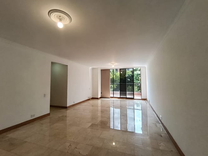 Apartamento de 3 alcobas en arriendo en El Poblado, Medellín, 120 m² · foto 2 de 16