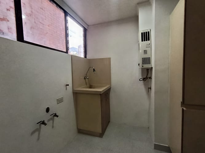 Apartamento de 3 alcobas en arriendo en El Poblado, Medellín, 120 m² · foto 6 de 16