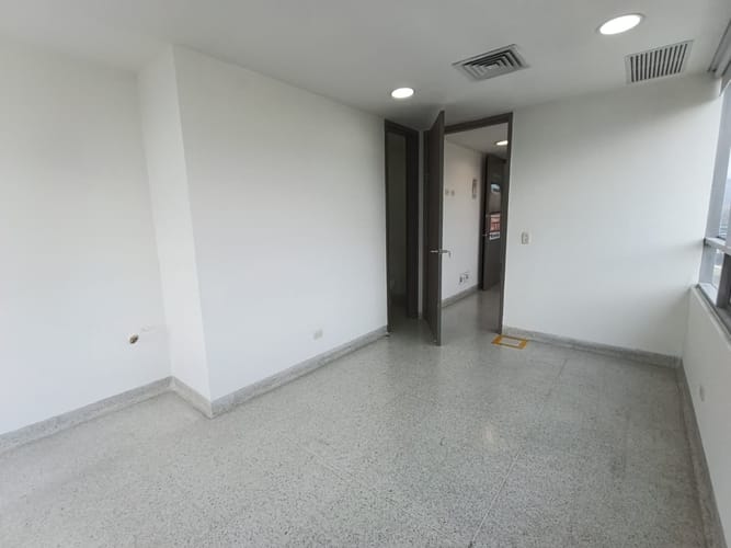 Consultorio en arriendo en El Poblado, Medellín, 30 m² · foto 5 de 11
