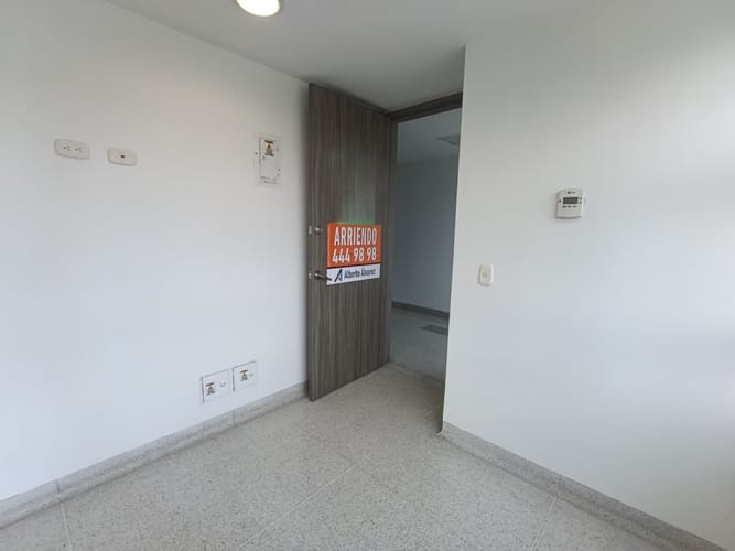 Consultorio en arriendo en El Poblado, Medellín, 30 m² · foto 7 de 11