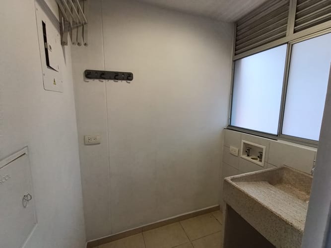 Apartaestudio en arriendo en San Diego, Medellín, 56 m² · foto 4 de 14