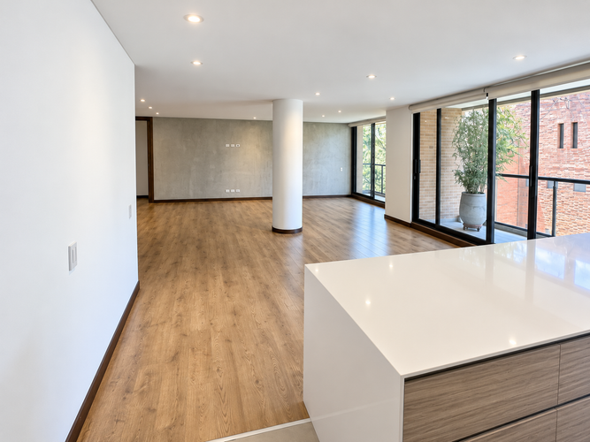Apartamento de 3 alcobas en arriendo en Los Rosales, Bogotá, 195 m² · foto 2 de 12